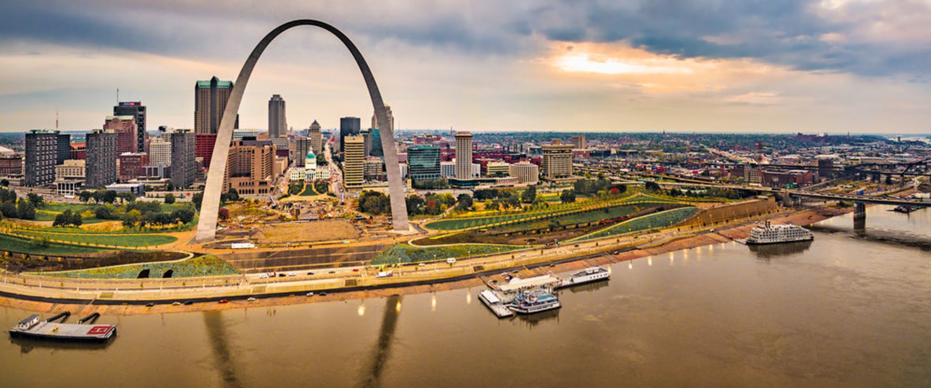 What is the Average Household Income in St. Louis, Missouri?